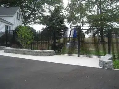 Reliant Series - H4 Contemporary w/Traditional Picket Gate w/Narrow Space