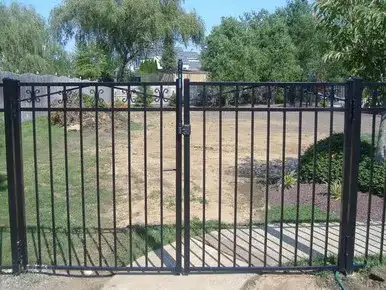 E2 Contemporary 3-Rail Pool Gate